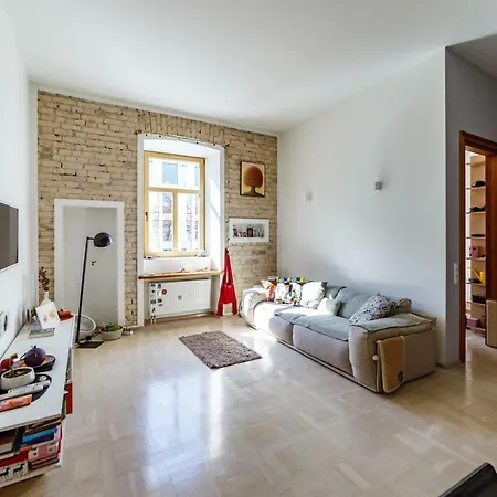 Central, Spacious And Quiet *